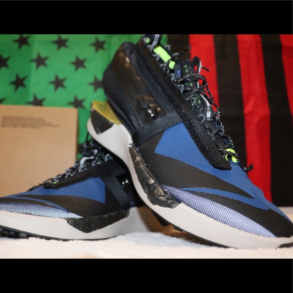 Shoes - Picture 4 of 9